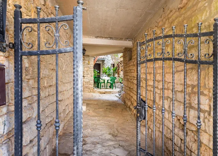 Beautiful In With Kitchen *